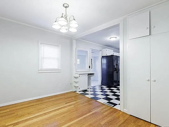 4th image of 141 Corrigan Ave