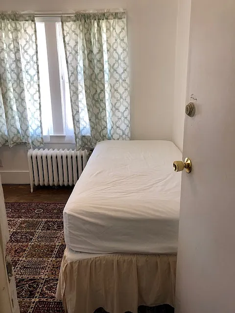 12 bed, 3000 sqft, $900 — Photo 4