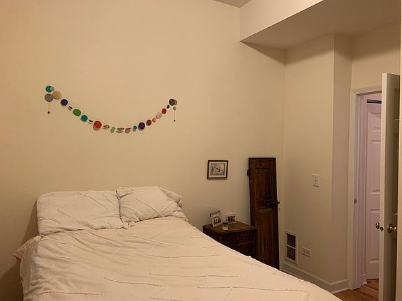 4th image of 906 N Wood St #1R