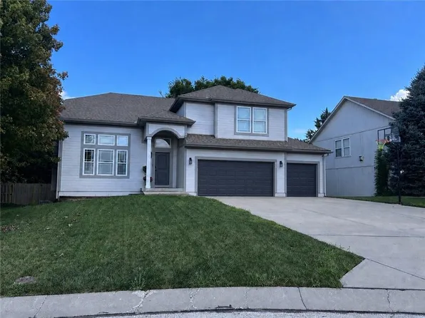 1221 SW Nagona Ln, Lees Summit, MO 64082