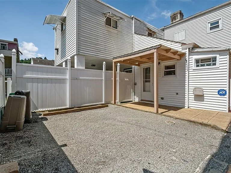212 Sheridan St — Photo 17