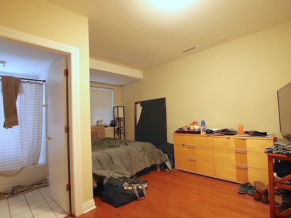 4th image of 743 W Belden Ave