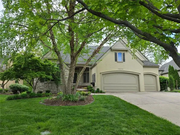 15236 Linden St, Leawood, KS 66224