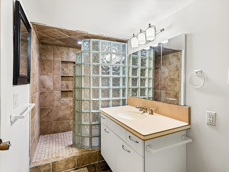 1809 Grand Ave — Photo 4