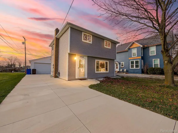 29248 Adams Dr, Gibraltar, MI 48173