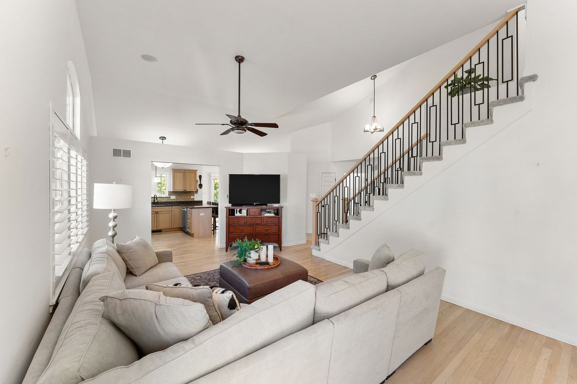 next background image