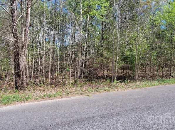 5100 Thornhill Dr, Gastonia, NC 28052