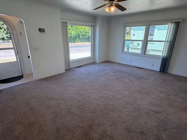 330 E Grant St — Photo 11