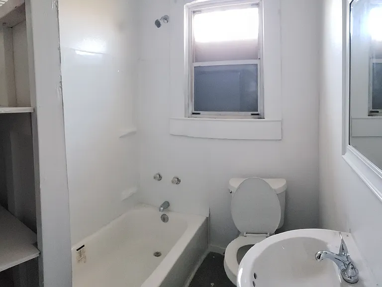855 McKinley Ave — Photo 4