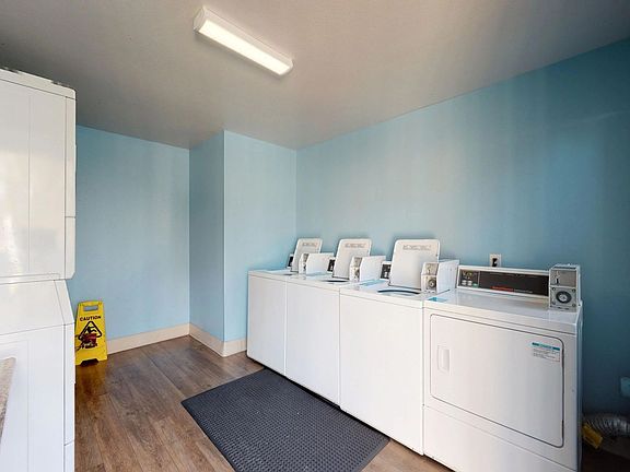 3rd image of 475-487-04 S Meadowbrook Dr #4