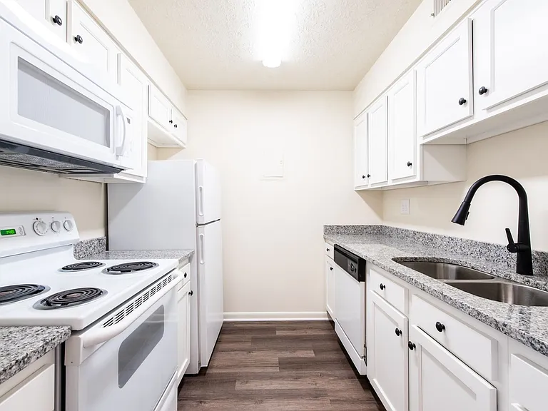 Grinstead Manor Apartments — Photo 6