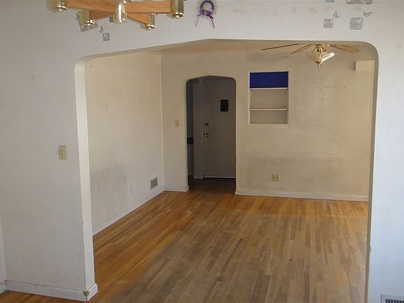 4th image of 3528 W Garland Ave