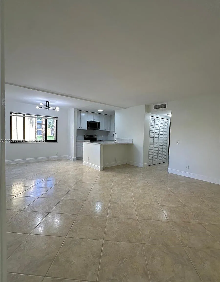 2 bed, 2.0 bath, $2,100 — Photo 2