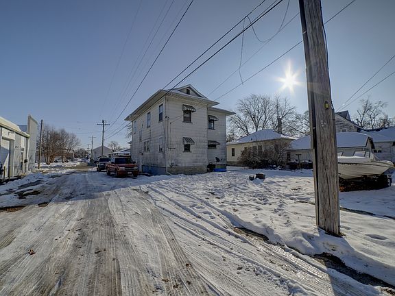 3rd image of 215 S 3rd St