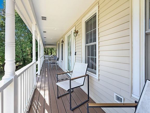 4th image of 10 Cliff Dr