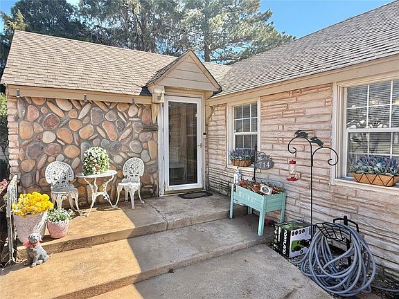 3rd image of 714 E Cypress St