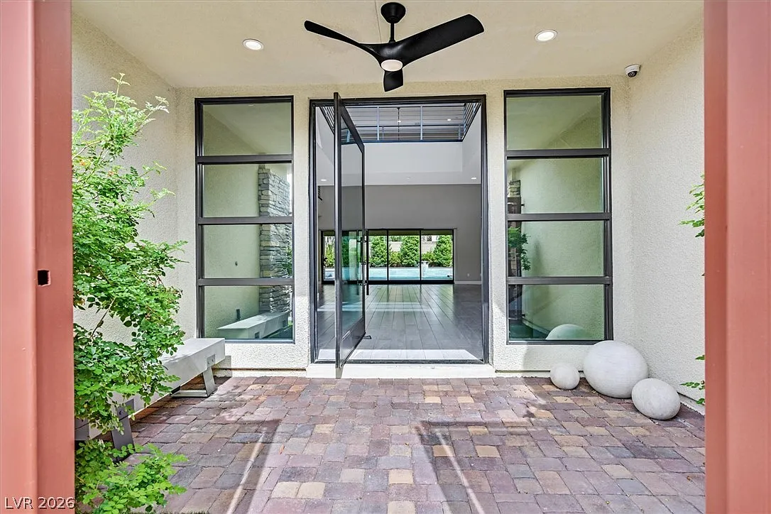 3 bed, 5.0 bath, 5033 sqft, $6,500 — Photo 4