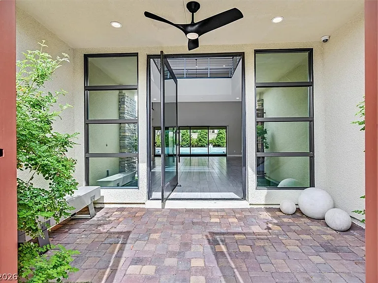 65 Garibaldi Way — Photo 4