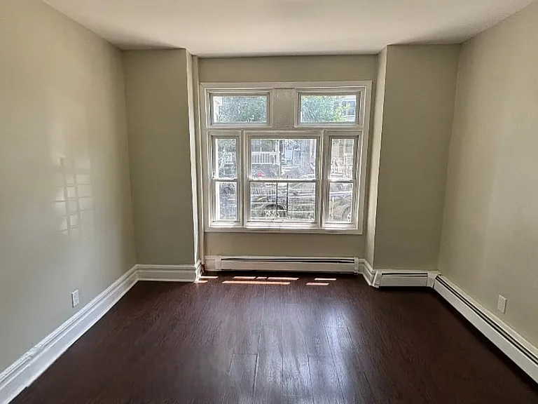 247 Amherst St #1L — Photo 3