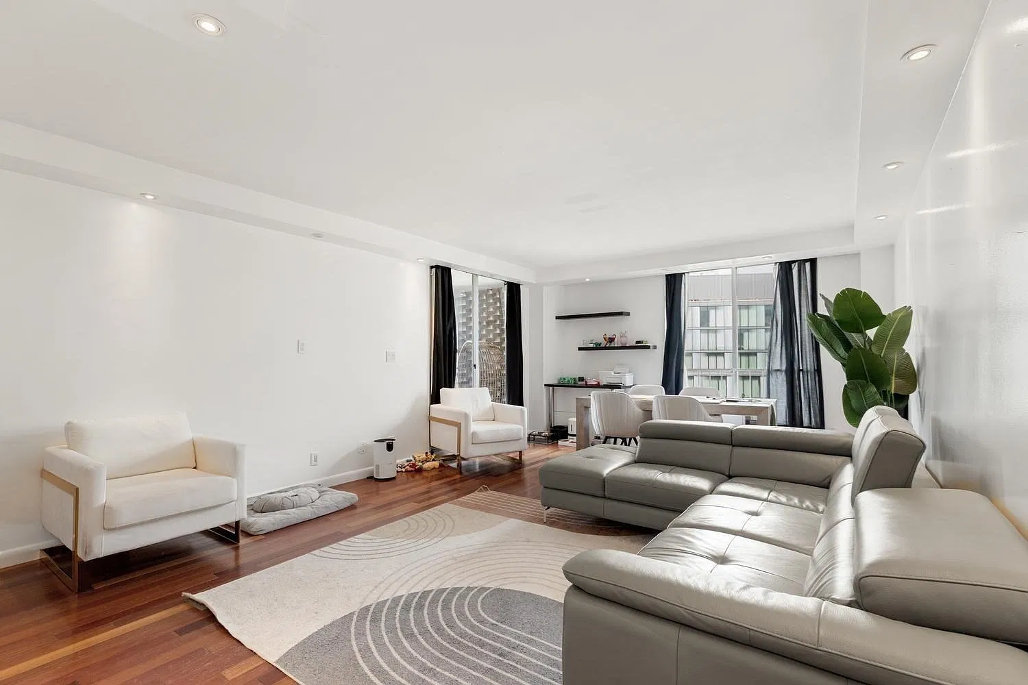 2 bed, 2.0 bath, 1050 sqft, $4,500 — Photo 4