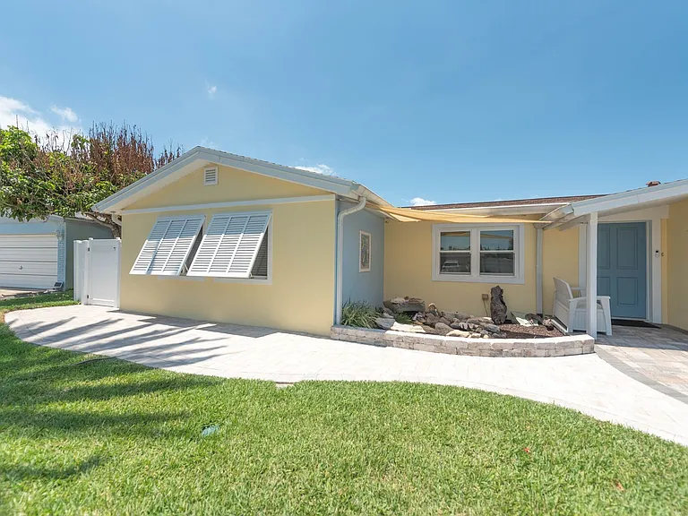 444 Finch Dr — Photo 16