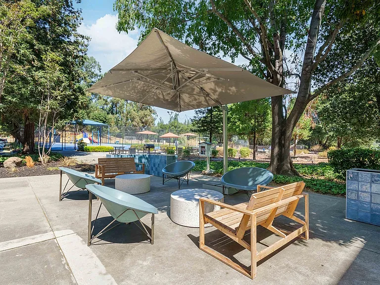 Outdoor Seating Area | Creekwood | Apartments For Rent In Hayward CA