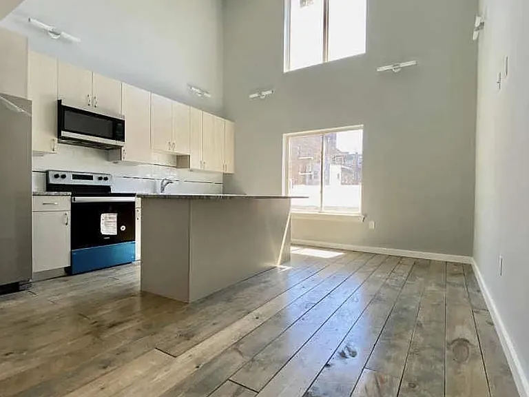 1534 W Stiles St #C — Photo 2