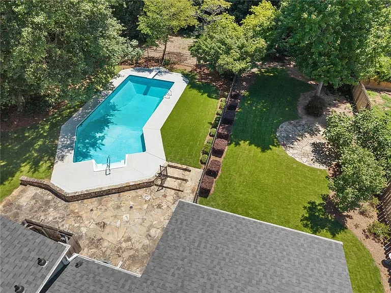 472 Barnesdale Dr — Photo 48