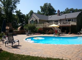 5 Barnard Pl, Pompton Plains, NJ 07444