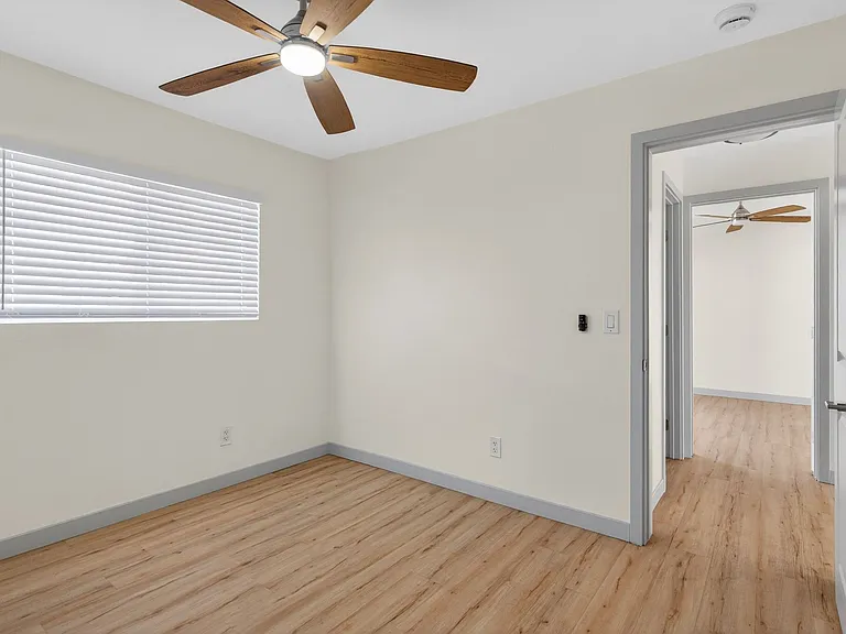 919-921 Alamitos Ave. — Photo 17