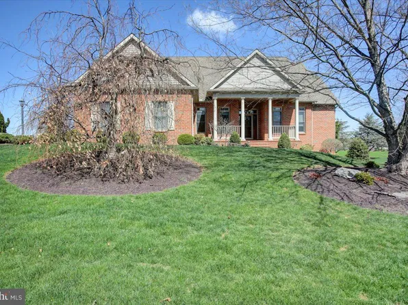 3167 Saint Andrews Dr, Chambersburg, PA 17202