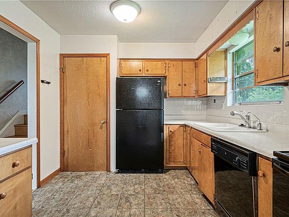 5th image of 12808 E 51st St S