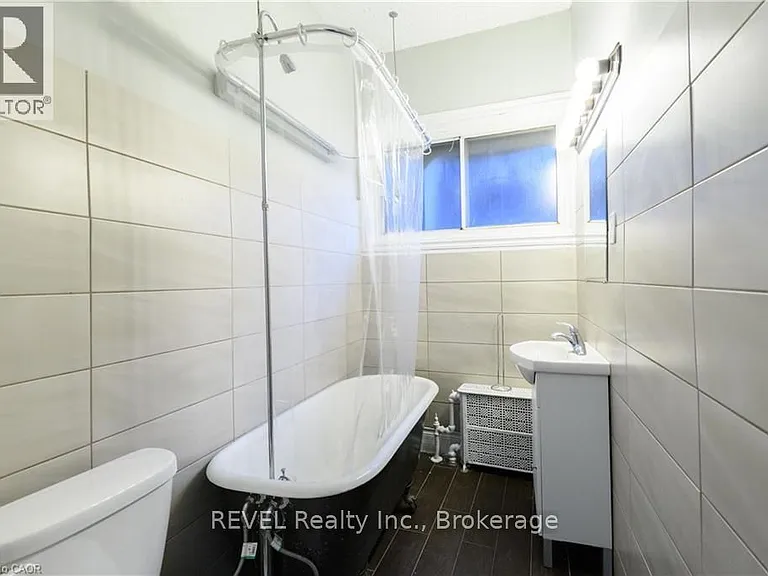 471.5 King St E #12 — Photo 2