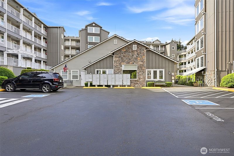 5th image of 1318 37th Street #1304