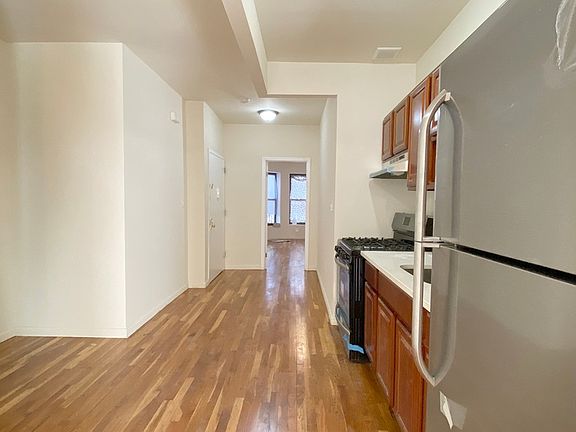 3rd image of 1110 Jackson Ave #1