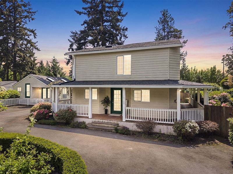 4th image of 19702 8th Avenue S