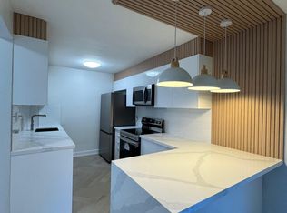 914 Mohawk Rd E #10, Hamilton, ON L8T2R8