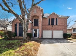 807 Peterstow Dr, Euless, TX 76039