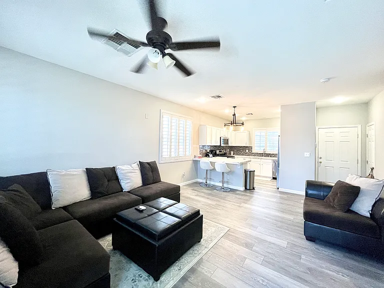 2607 Heathrow St — Photo 5