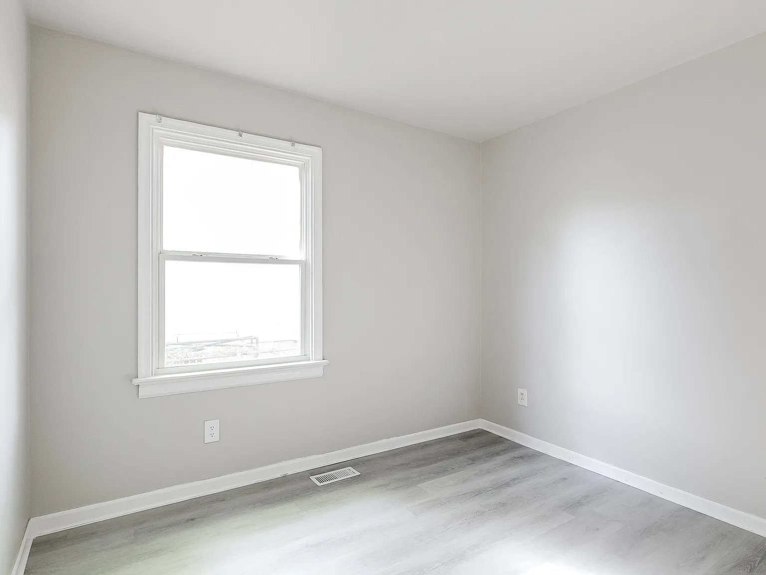 3 bed, 922 sqft, $2,009 — Photo 4