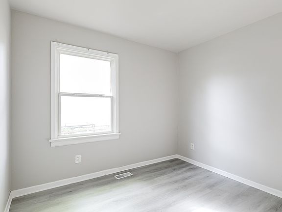 4th image of 1419 Lenmore St