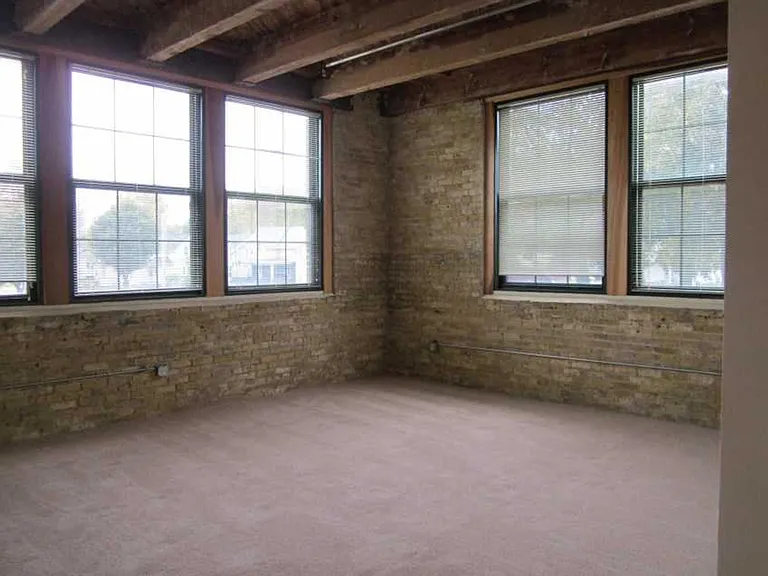 Shoe Factory Apartments — Photo 9
