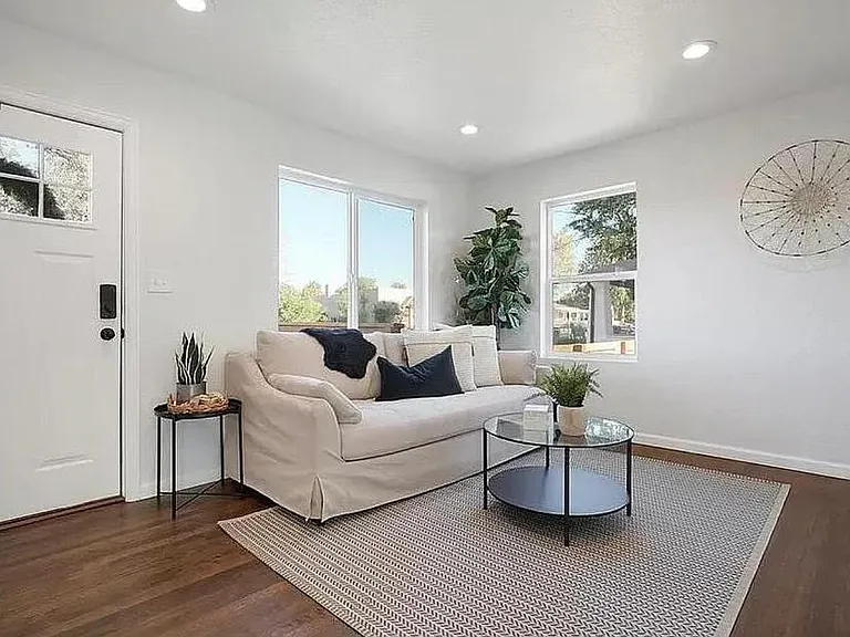 1095 Irving St — Photo 4