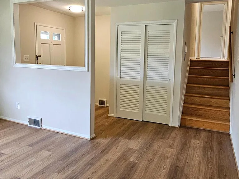7606 Gresham St — Photo 3