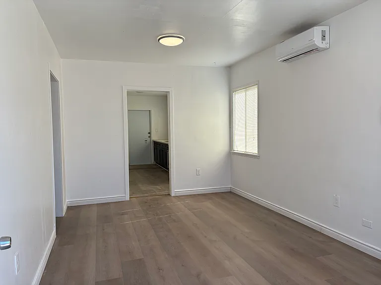 3946 Delta Ave — Photo 3