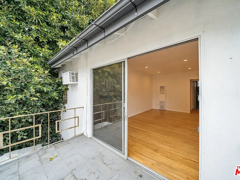 710 Westmount Dr #D — Photo 3