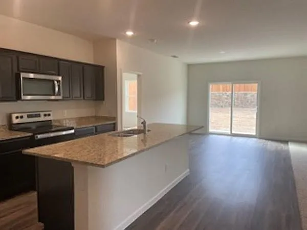 901 Bois D Arc Ln — Photo 2
