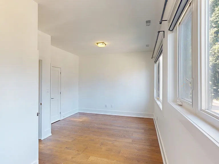 24 Kennedy Ave #UPPER — Photo 33