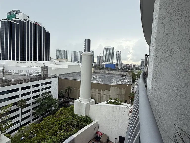 1750 N Bayshore Dr #1212 — Photo 4