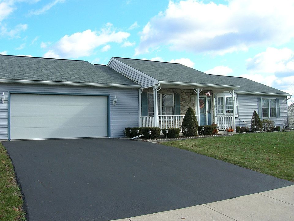 1st image of 108 Meadowcrest Ln
